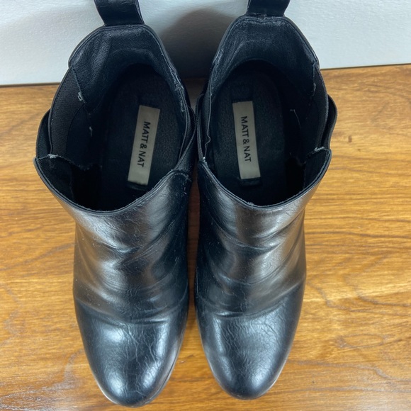 Matt & Nat Women's Joliette Chelsea Boots in Black - Picture 3 of 9